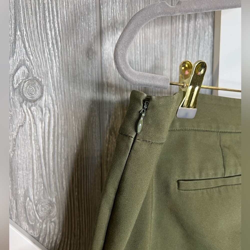 042. Chaus New York Olive Green Cropped Ankle Pants size 12 - Picture 3 of 4